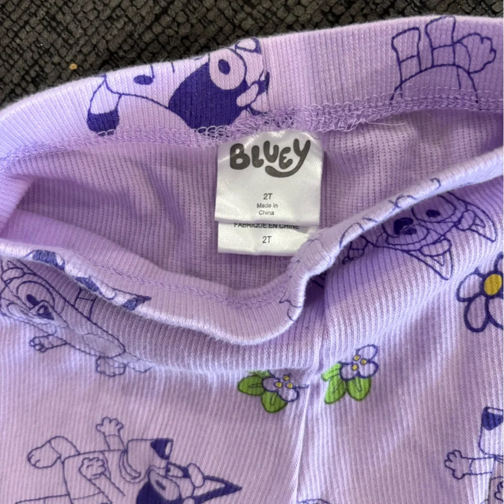 Purple Kids' Outfit with Bluey & Bingo Print - Picture 3 of 5
